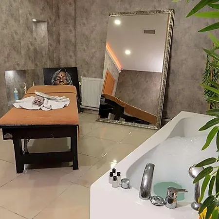 Hotel Loss