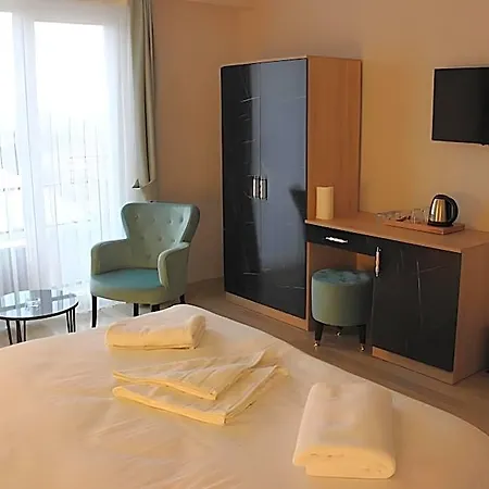 Loss Hotel 4*