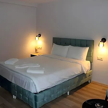 Hotel Loss